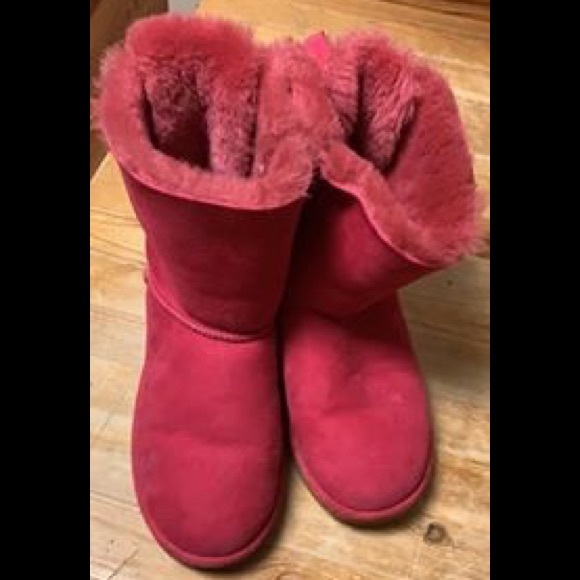 Size  6 pink bow Ugg’s - Picture 1 of 3